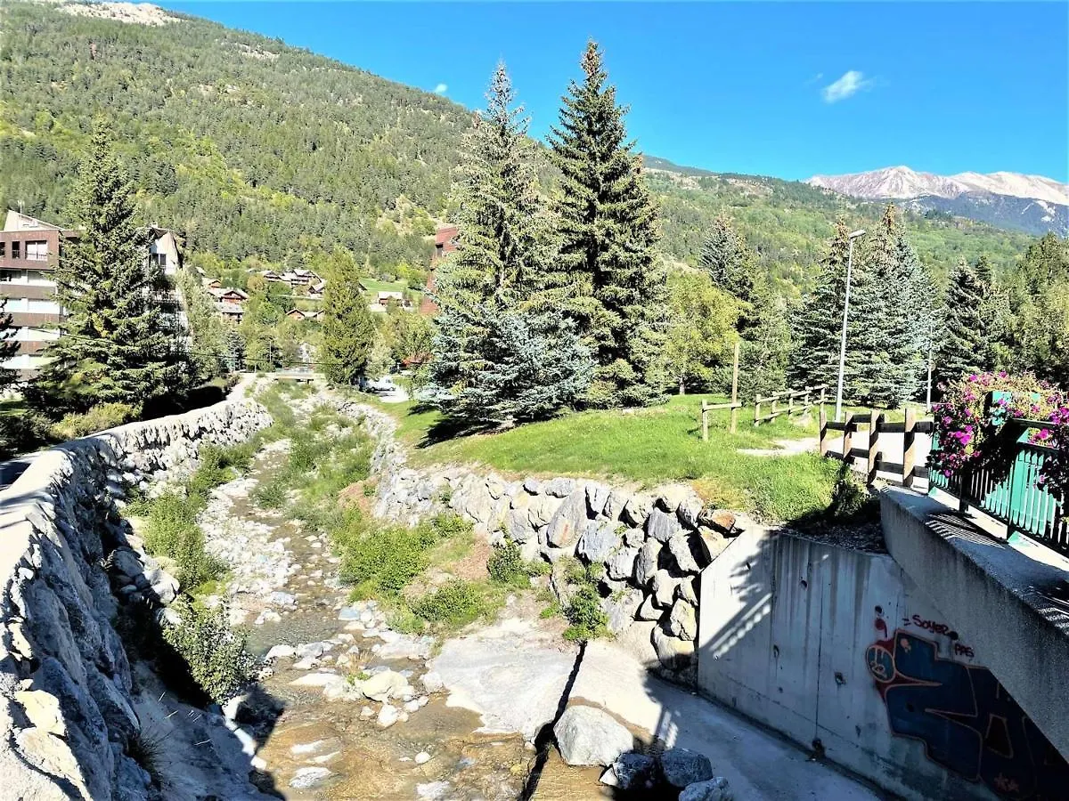 Appartement T2 Avec Jardin, Acces Facile Aux Remontees Et Centre Commercial A La Salle-Les-Alpes - Fr-1-330F-86 Serre Chevalier 0*,  France